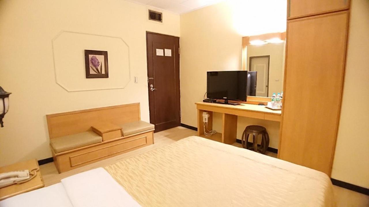Yes Hotel Chiayi City Exterior photo